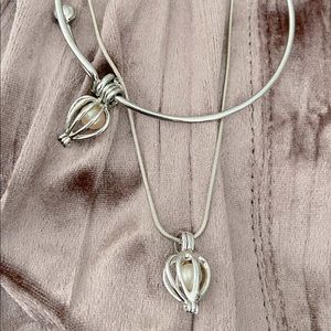 Faux pearl necklace/bangle